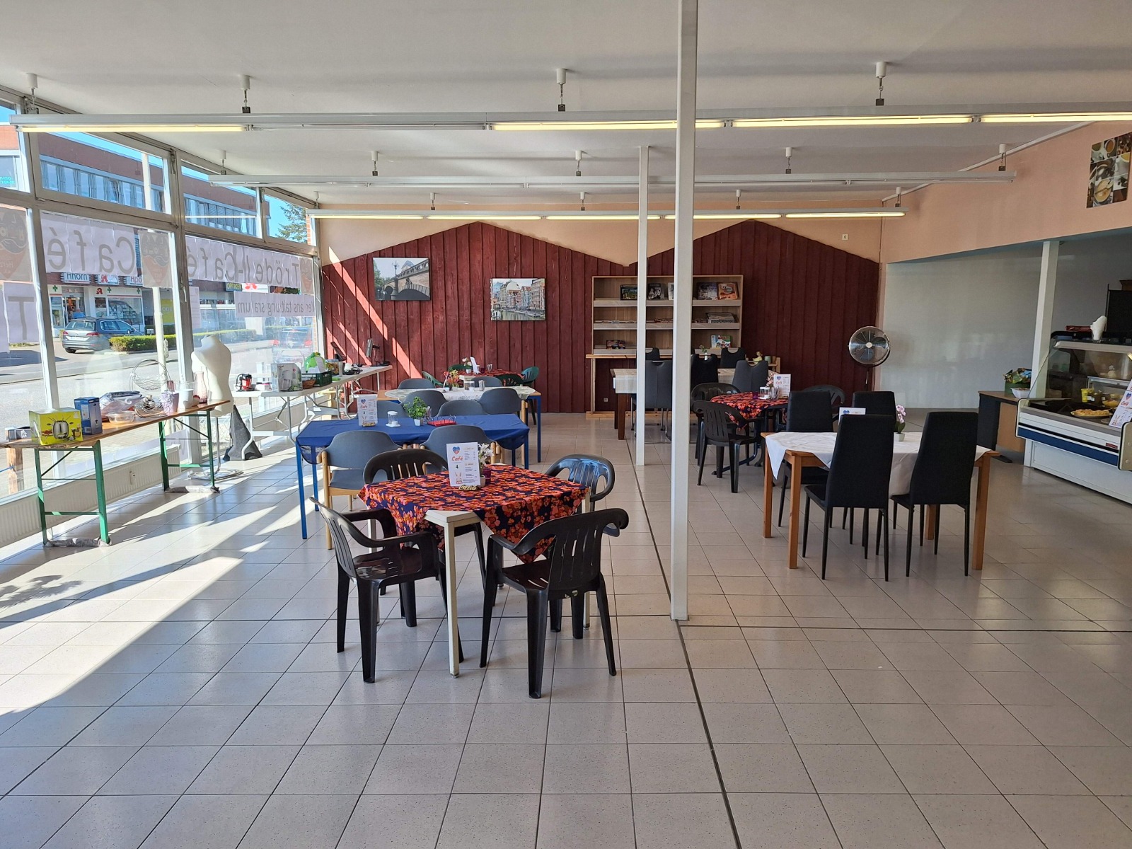 Gemütlicher Gastraum unseres Cafés